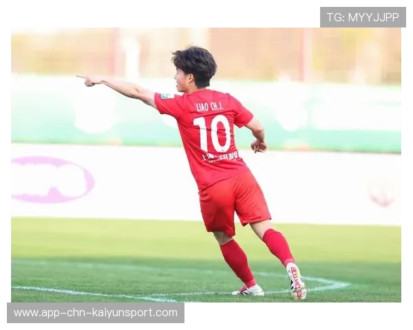 足球门将神级起跳扑救，瞬间点燃现场气氛