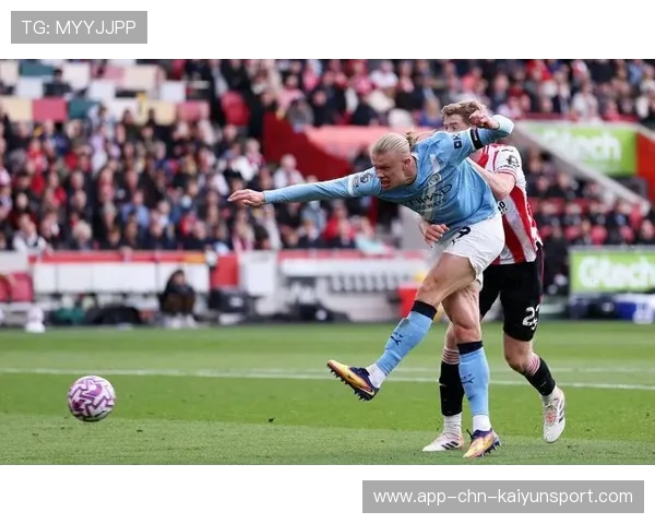 进球效率惊人，哈兰德的射门技术分析，哈兰德进球视频