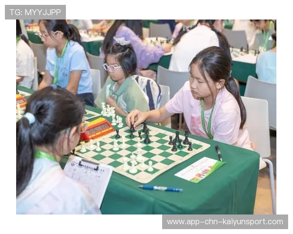 国际棋类公开赛：青年棋手爆冷胜老将，国际棋联网络奥赛