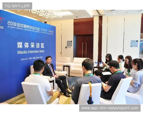 赛后媒体访问区流程与采访名额分配规则，媒体采访现场