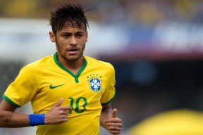 kaiyun体育app-乔·莫伊：全黑队的前锋巨人，scrum核心的强力支柱，乔乔莫伊斯三部曲