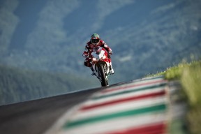 开云体育登录网站入口-维尔茨与姆巴佩：各自风格差异的足球之争，威尔弗里德姆巴佩